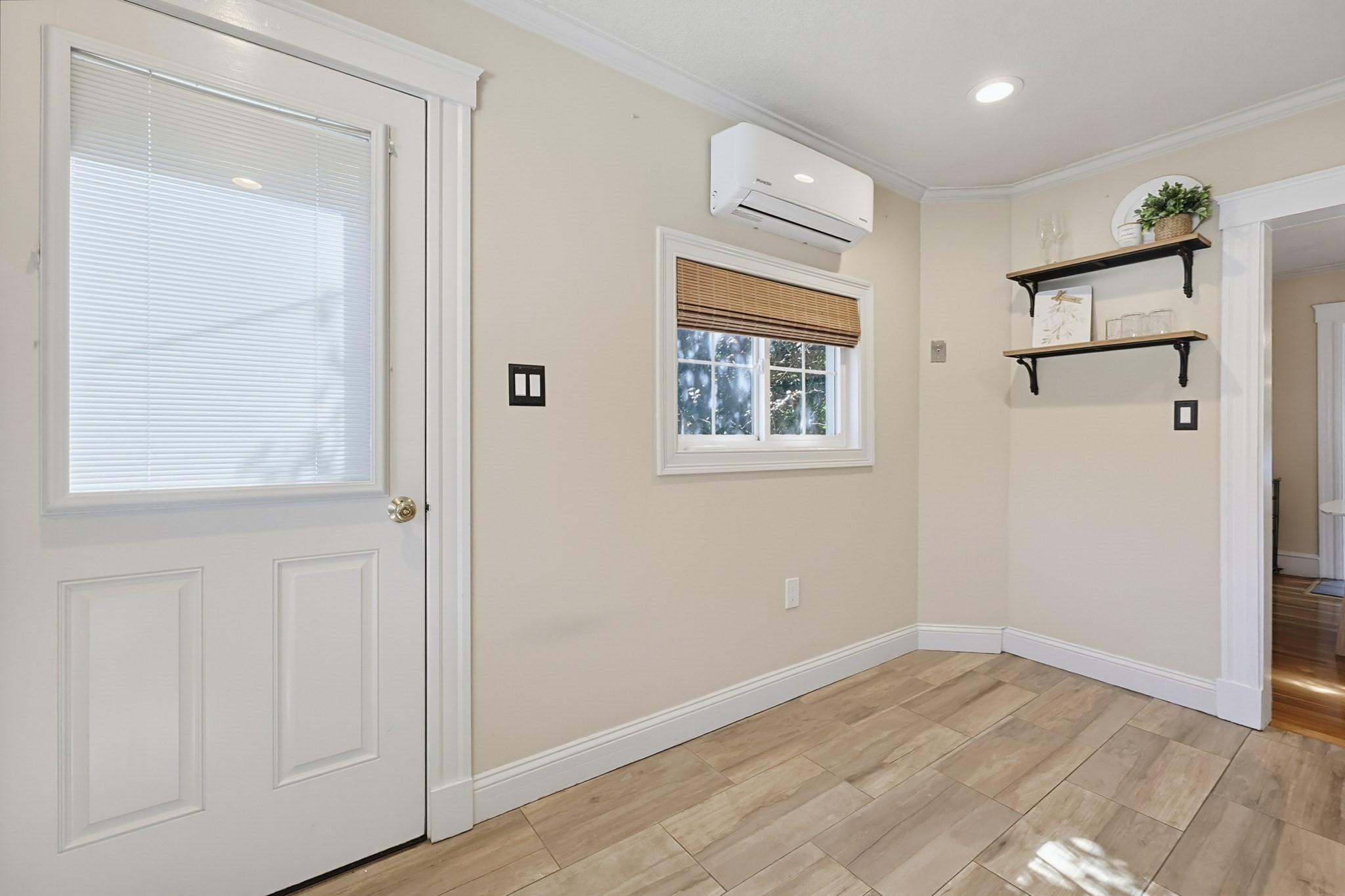 49 Katherine Road Stoneham, MA 02180 - Photo 8 of 41 Gallery Image 8