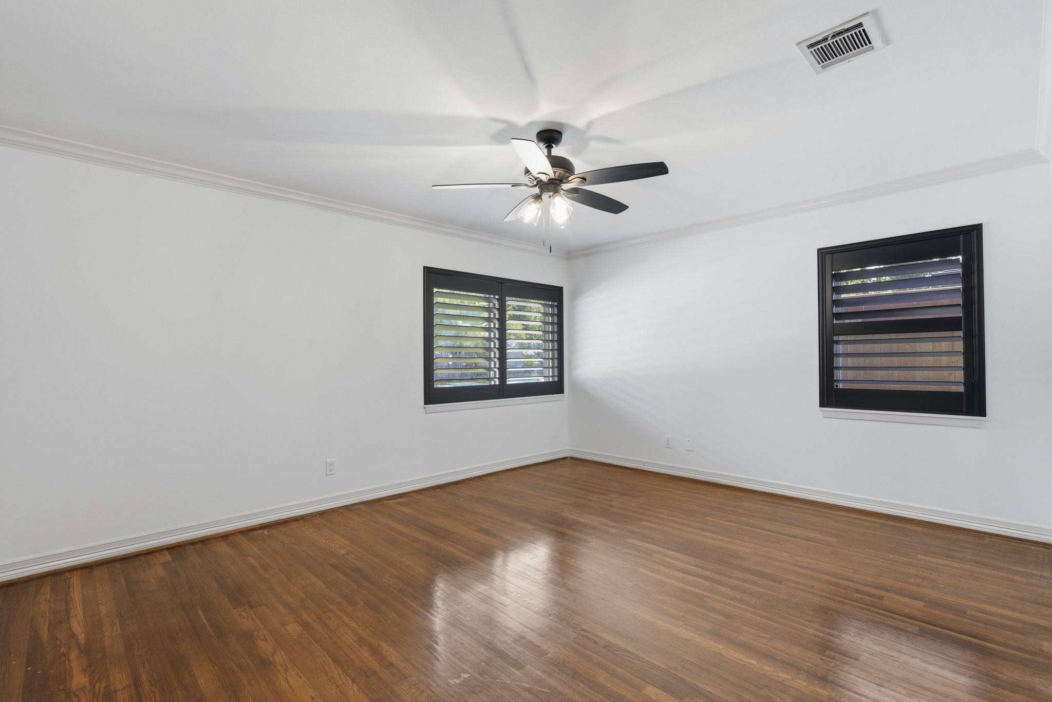 2302 Chimney Rock Road Houston, TX 77056 - Photo 17 of 28 The front secondary bathroom is just as big as the primary with a private en-suite. In earlier years, this room served as the primary. Great for families with older children or families that have parents living with them.