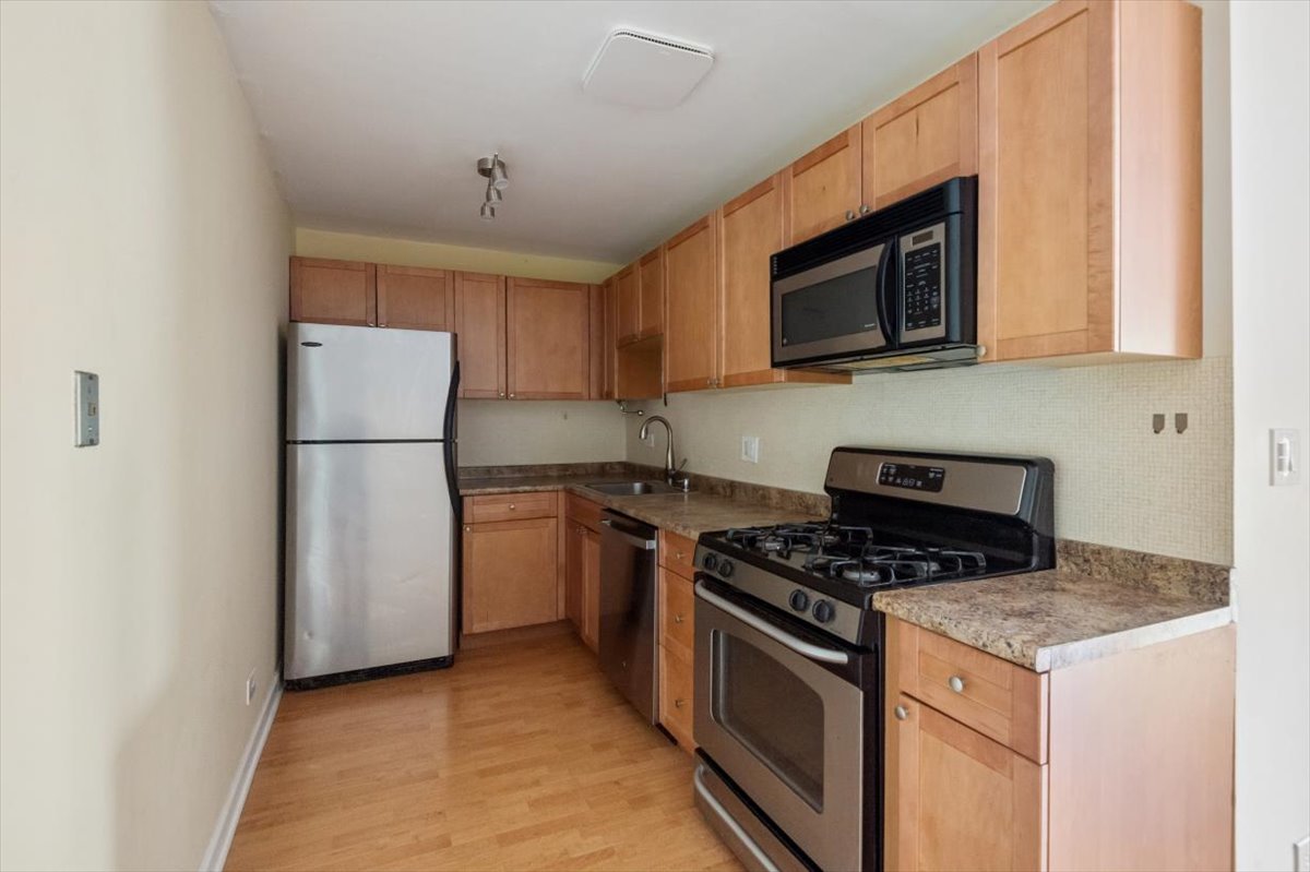 8232 Niles Center Road, Unit 214 Skokie, IL 60077 - Photo 3 of 20