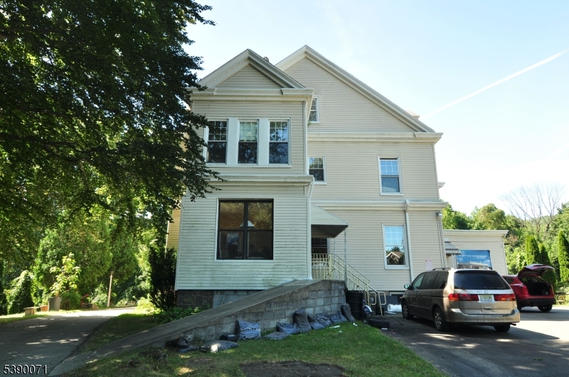 100 Jacksonville Road, Unit 10 Montville, NJ 07082 - Photo 2 of 18 a front view of a house with a garden