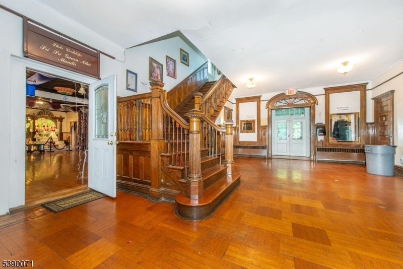 100 Jacksonville Road, Unit 10 Montville, NJ 07082 - Photo 8 of 18 a view of an entryway with a hall