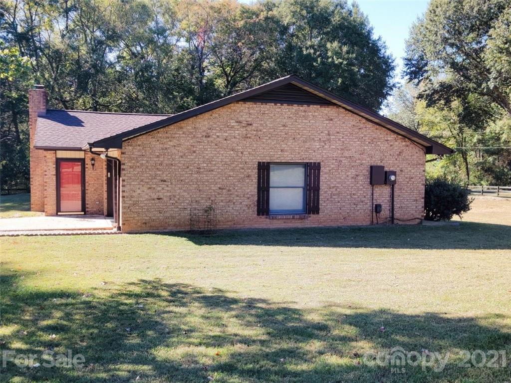 2401 Primm Road Charlotte, NC 28216 - Photo 4 of 46 Gallery Image 4