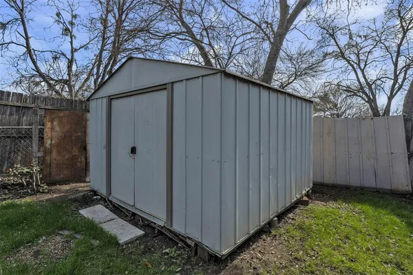 $200,000 | 1112 East Mitchell Street, Arlington, TX 76010