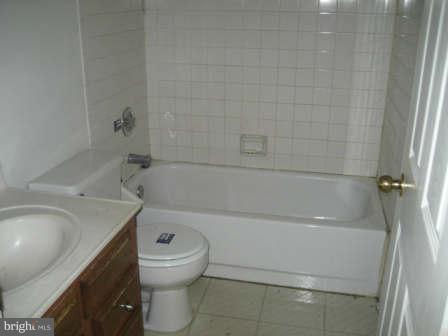 7811 Paddock Way Baltimore, MD 21244 - Photo 12 of 15 a bathroom with a sink a toilet and a bathtub