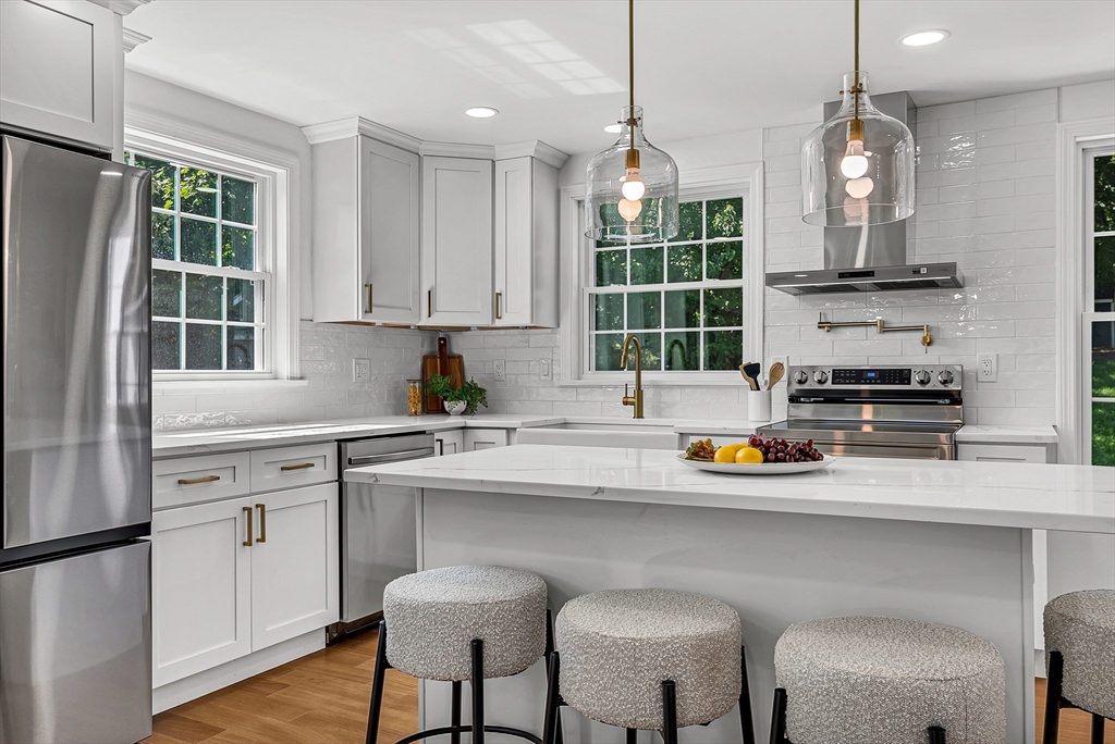 87 School Street Hanover, MA 02339 - Photo 7 of 33