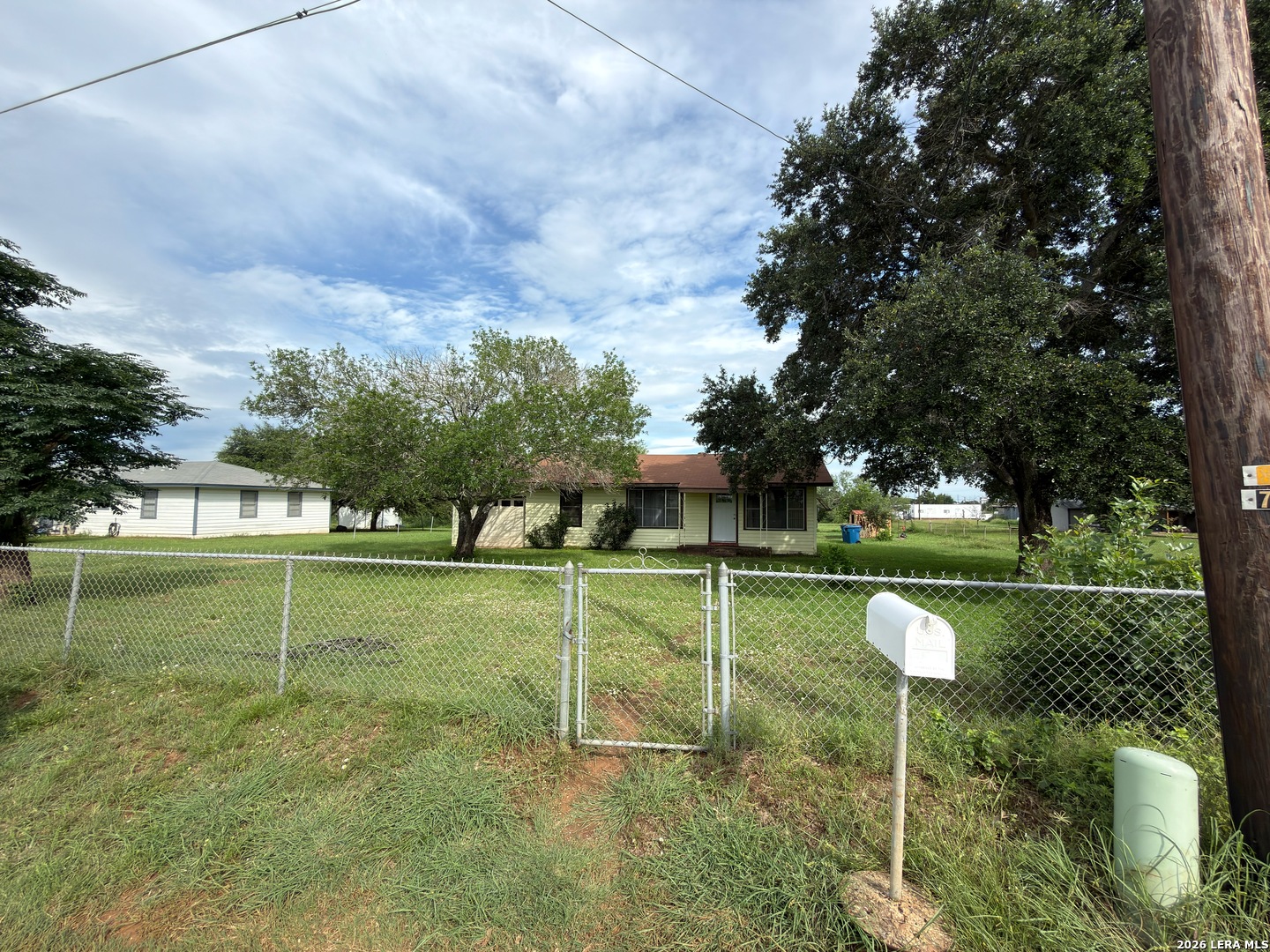 1920 Sutherland Springs Road Floresville, TX 78114 - Photo 4 of 18