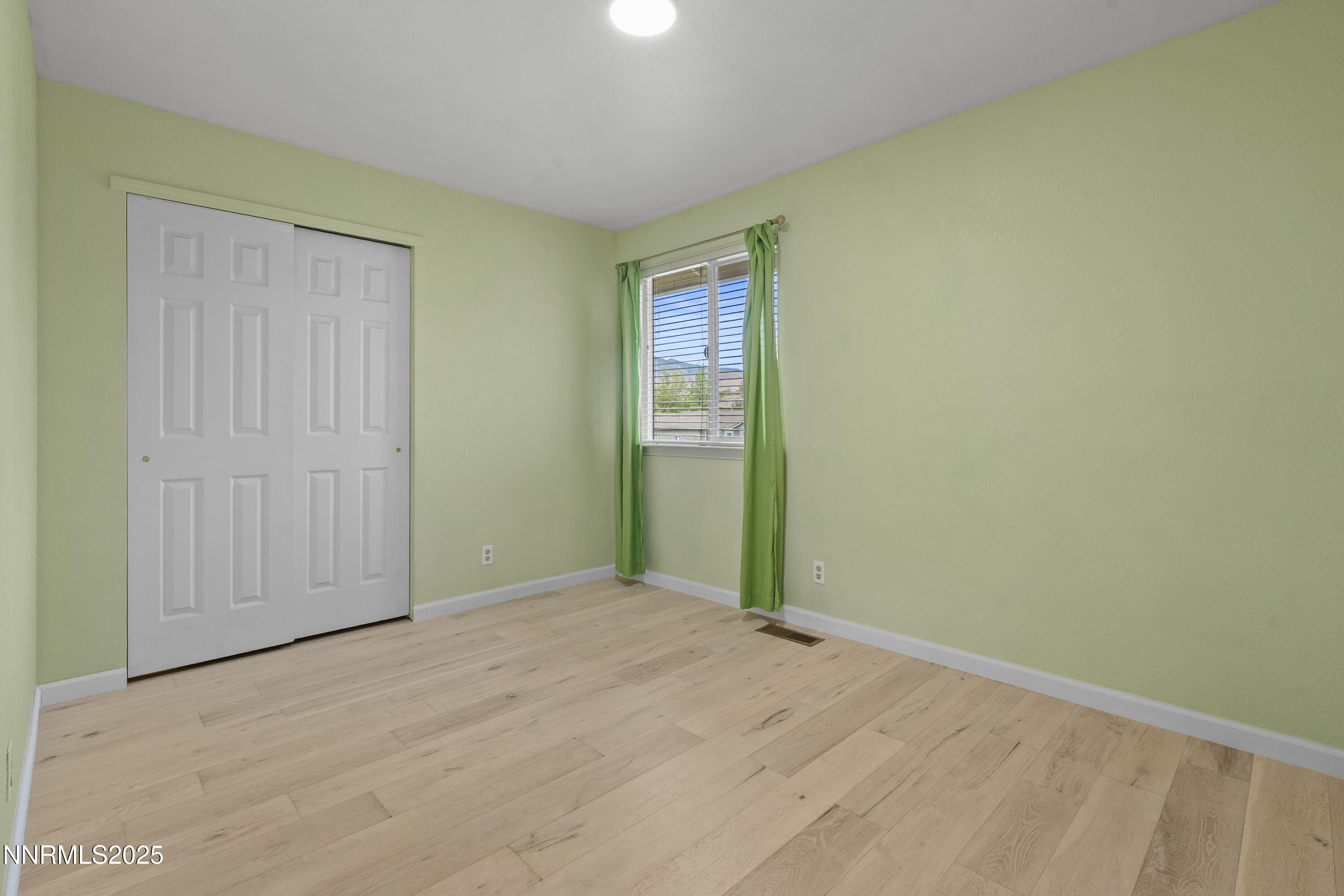 997 Ridgeview Drive Carson City, NV 89705 - Photo 18 of 32 an empty room with windows