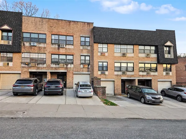 $698,000 | 24026 70th Avenue, Unit 11A | Douglaston
