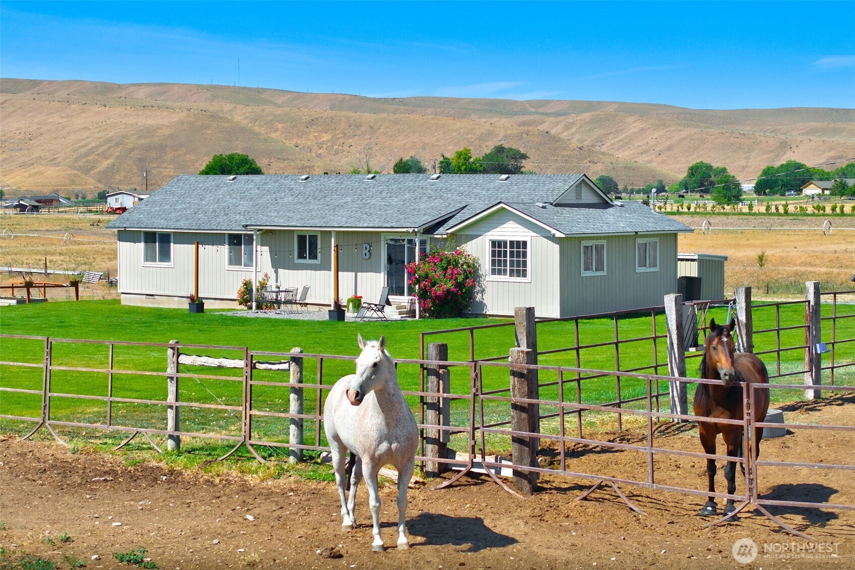1240 West Huntzinger Road Selah, WA 98942 - Photo 3 of 30