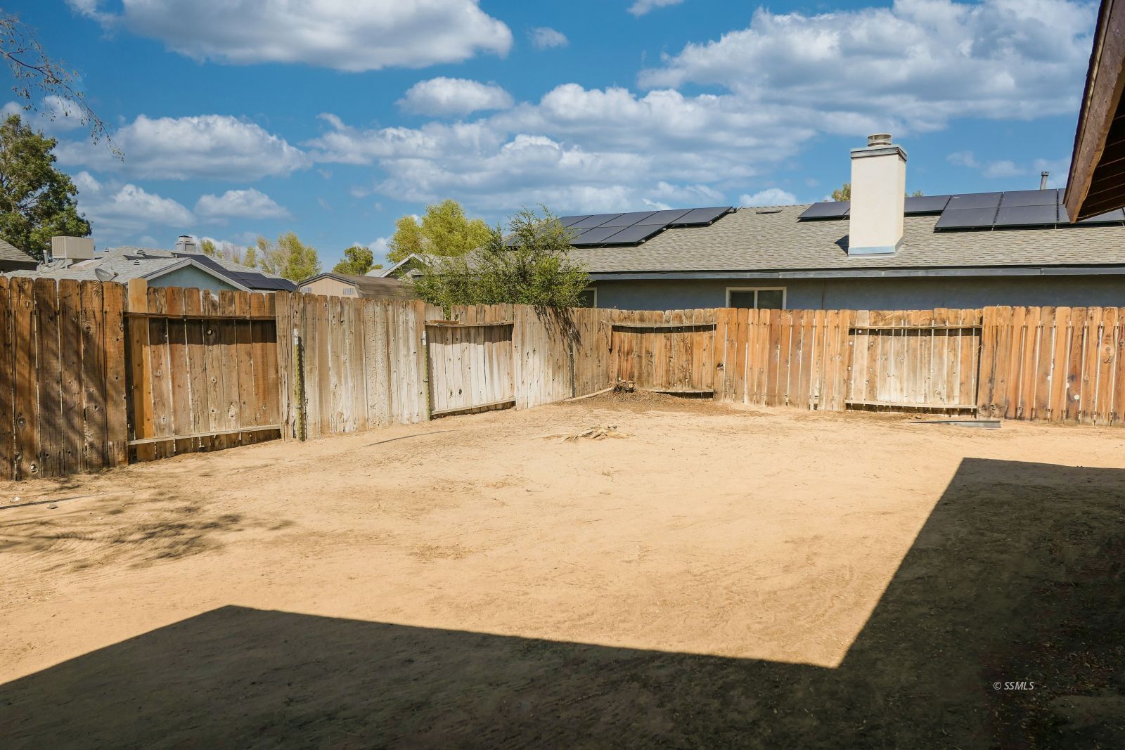 322 Reese Street Ridgecrest, CA 93555 - Photo 33 of 35 a front view of a house with a yard