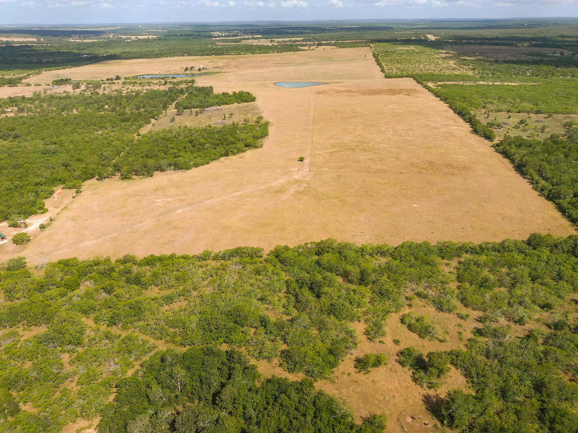 446 County Road 446 Waelder, TX 78959 - Photo 3 of 25 a view of an ocean and beach