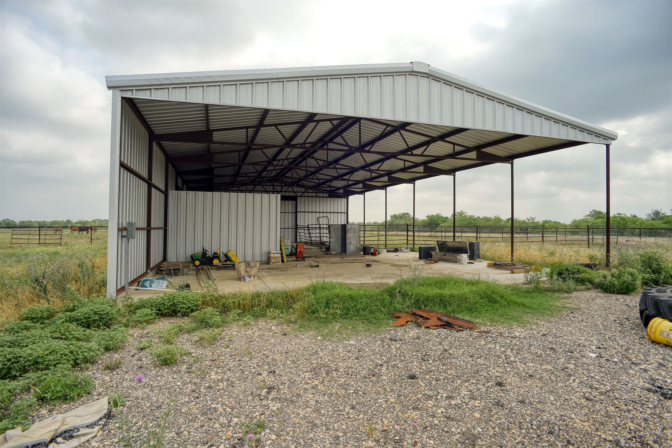 446 County Road 446 Waelder, TX 78959 - Photo 5 of 25 a view of backyard with barbeque grill and roof
