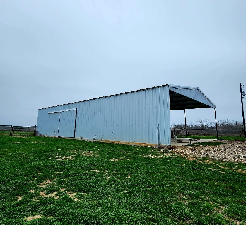 446 County Road 446 Waelder, TX 78959 - Photo 6 of 25 a backyard of a house