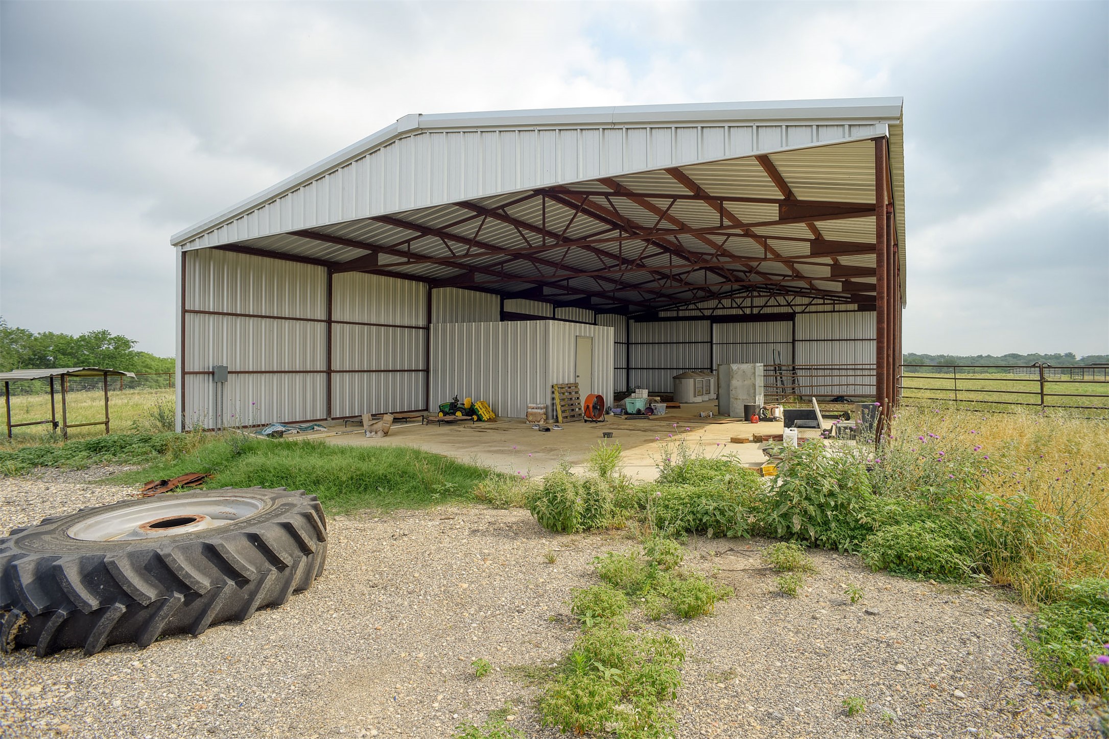 446 County Road 446 Waelder, TX 78959 - Photo 6 of 25 a view of a backyard