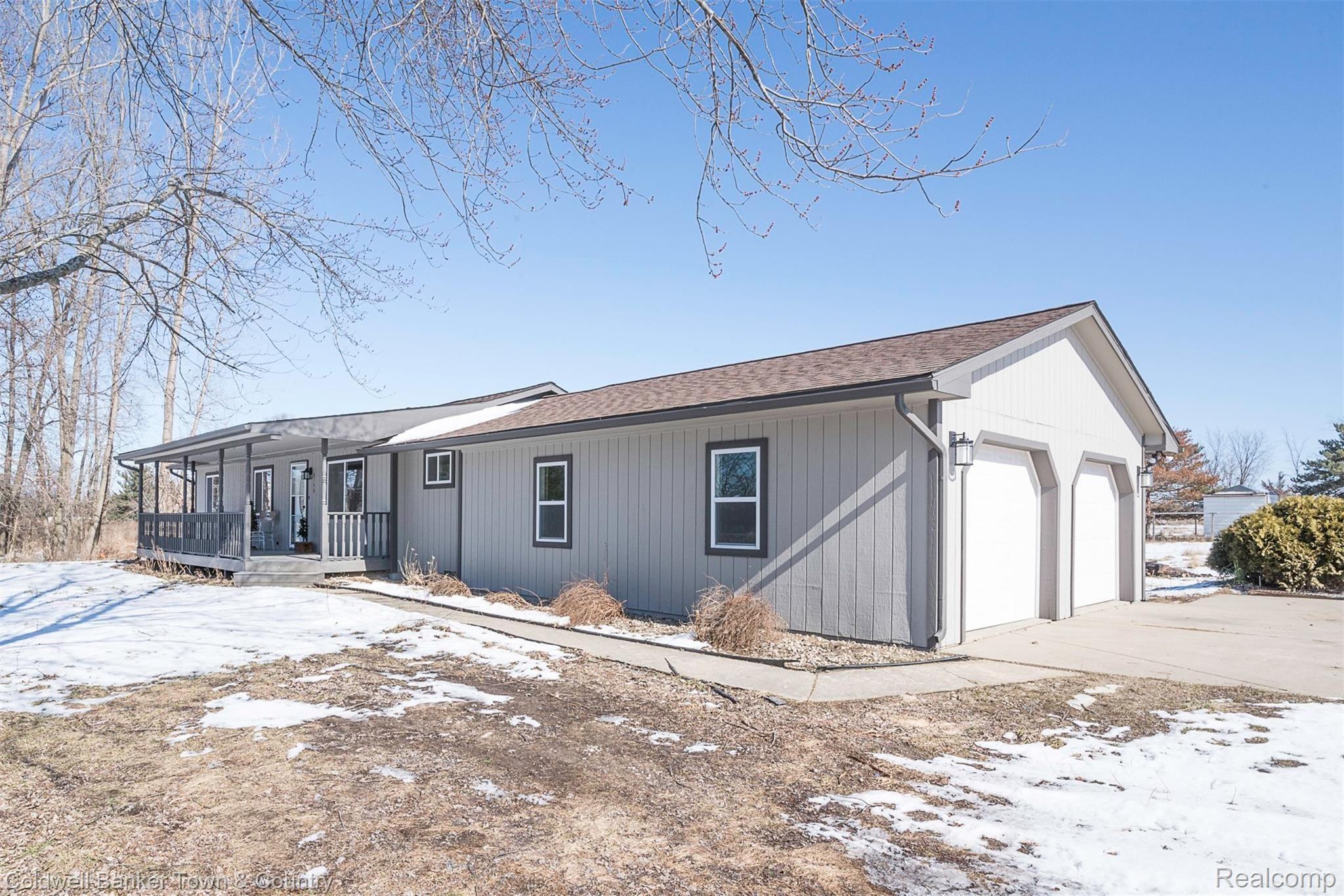 8140 Oak Grove Road Howell, MI 48855 - Photo 3 of 37 DSC_4.jpg