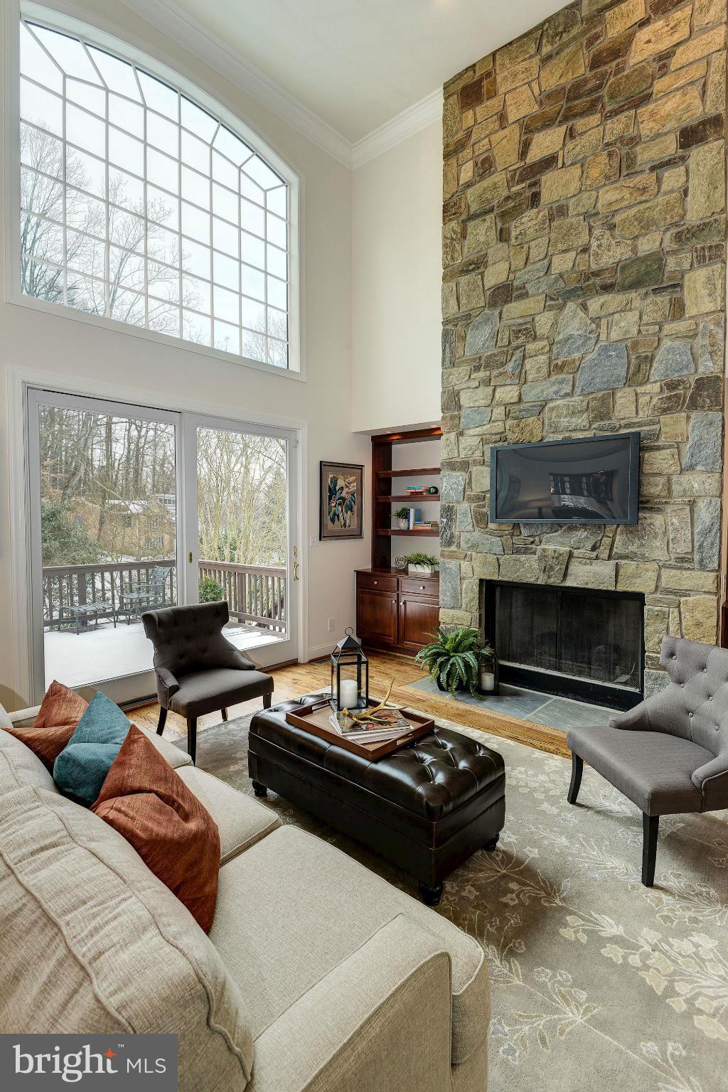 7102 River Road Bethesda, MD 20817 - Photo 7 of 30 Family Room
