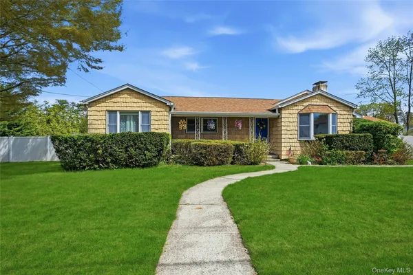 $650,000 | 27 Halsey Street, Islandia, NY 11749