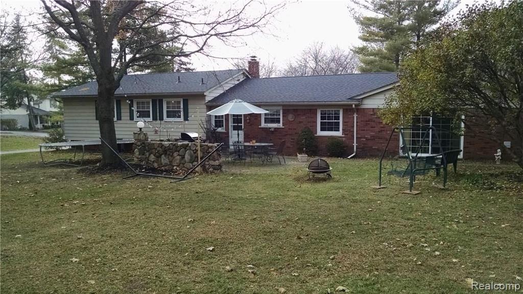 889 Fieldstone Court Rochester Hills, MI 48309 - Photo 2 of 18