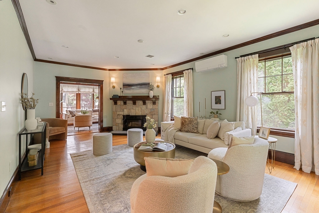 4 Lawrence Street Winchester, MA 01890 - Photo 3 of 40