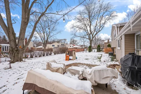 $575,000 | 711 East Hackberry Drive, Arlington Heights, IL 60004