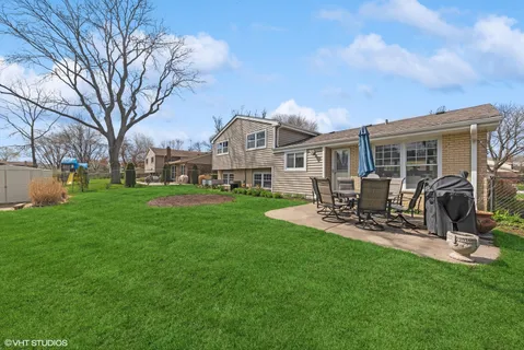 $575,000 | 711 East Hackberry Drive, Arlington Heights, IL 60004