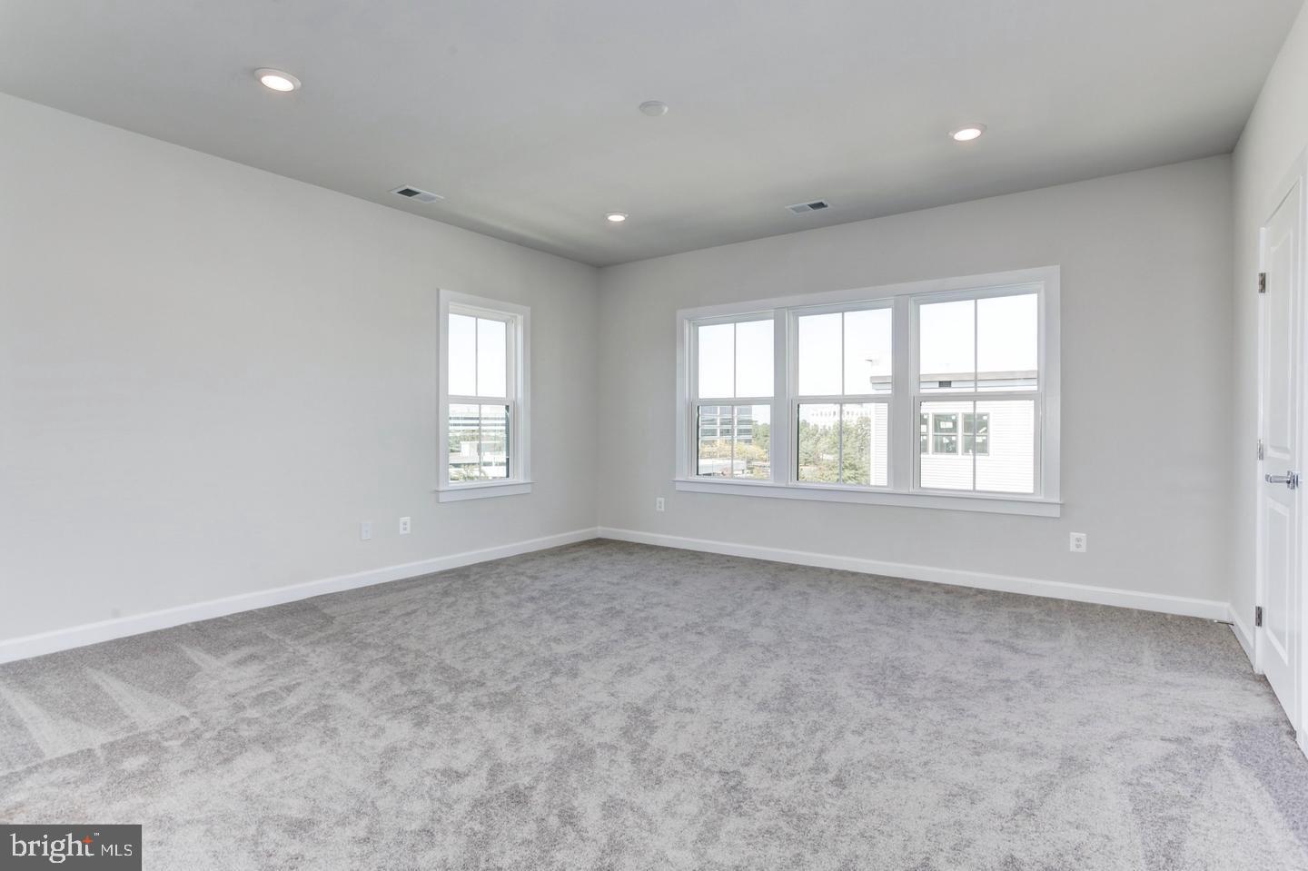 12923 Sunrise Ridge Alley Herndon, VA 20171 - Photo 13 of 25 an empty room with windows