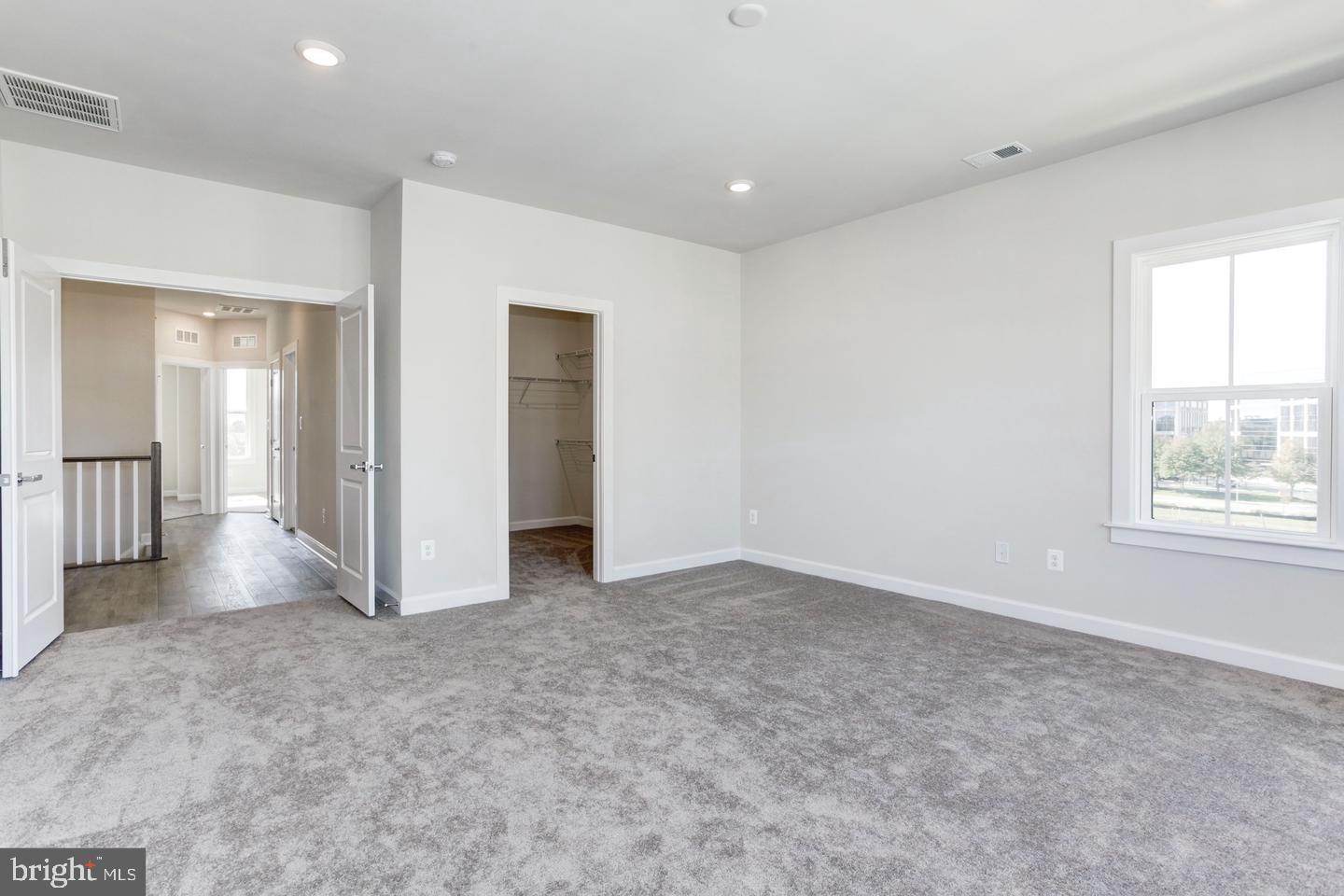 12923 Sunrise Ridge Alley Herndon, VA 20171 - Photo 14 of 25 an empty room with windows and closet