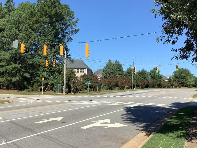 a view of a tennis court