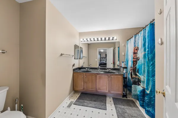 $499,000 | 543 Sparrow Court, Lindenhurst, IL 60046