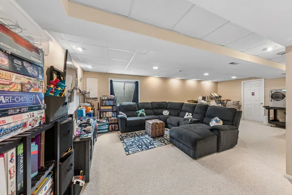$499,000 | 543 Sparrow Court, Lindenhurst, IL 60046