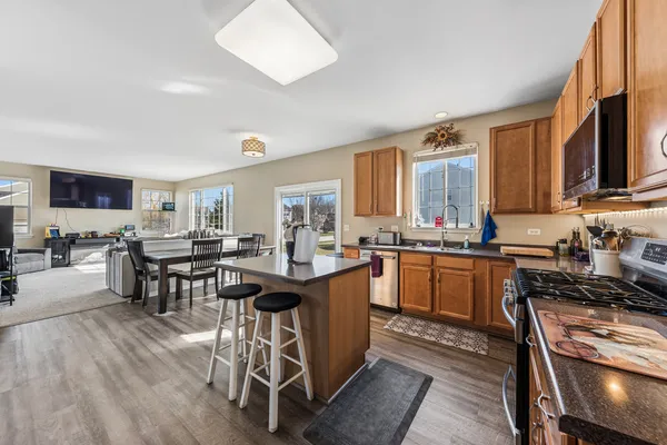 $499,000 | 543 Sparrow Court, Lindenhurst, IL 60046