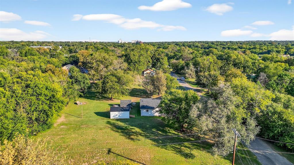2018 South Inwood Street Sherman, TX 75090 - Photo 7 of 22 a view of a yard with an outdoor seating