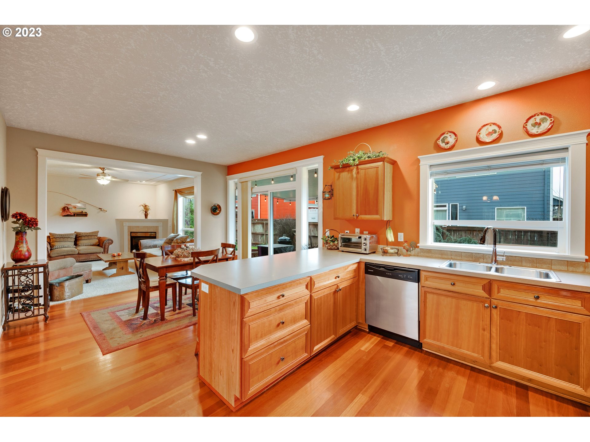 1760 Bobcat Avenue Southwest Albany, OR 97321 - Photo 15 of 39 Kitchen/Family Room