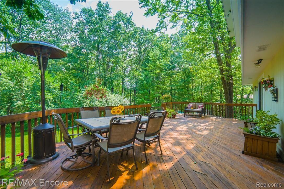 1812 Ridge Road White Lake, MI 48383 - Photo 17 of 44 Deck.jpg
