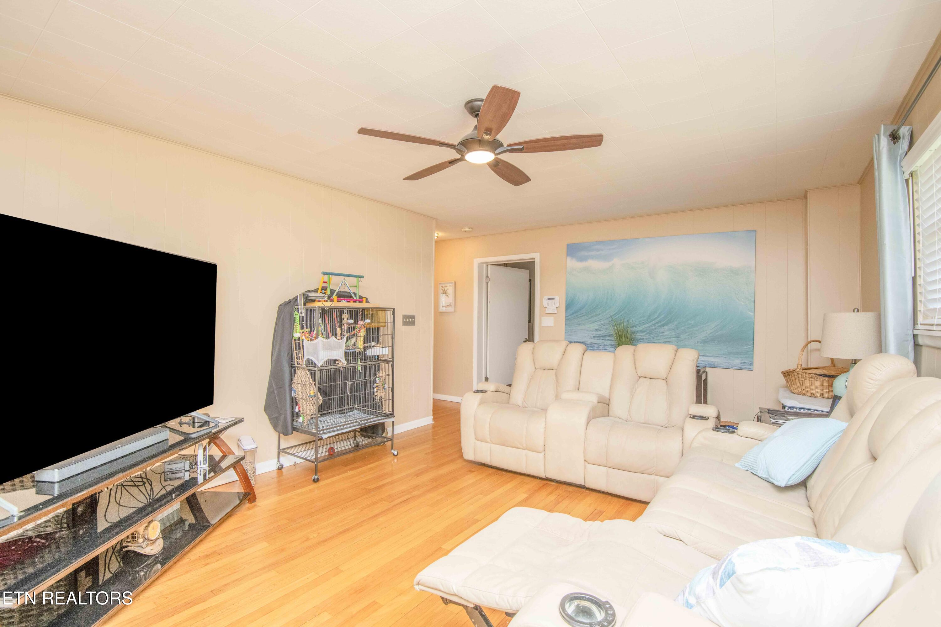 100 Viola Road Oak Ridge, TN 37830 - Photo 8 of 42 living_1