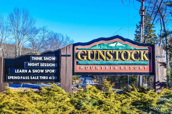 $499,999 | 24 Jay Drive, Gilford, NH 03249