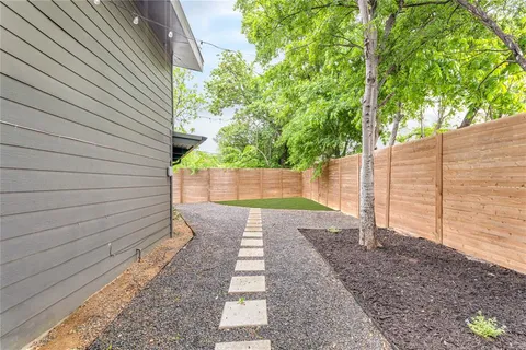 a view of a backyard with pathway