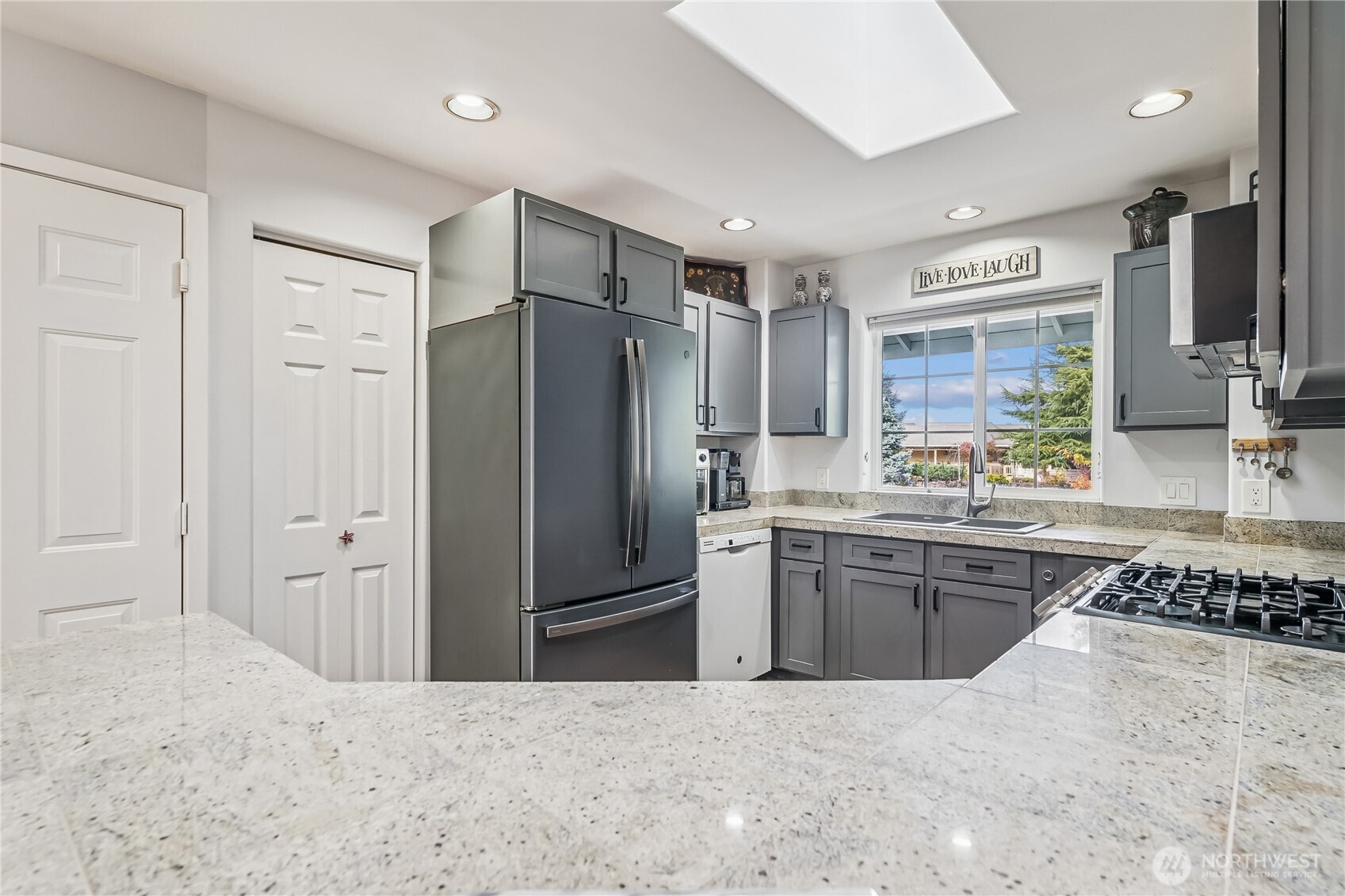 21 Steve Place Sequim, WA 98382 - Photo 3 of 38 Gallery Image 3