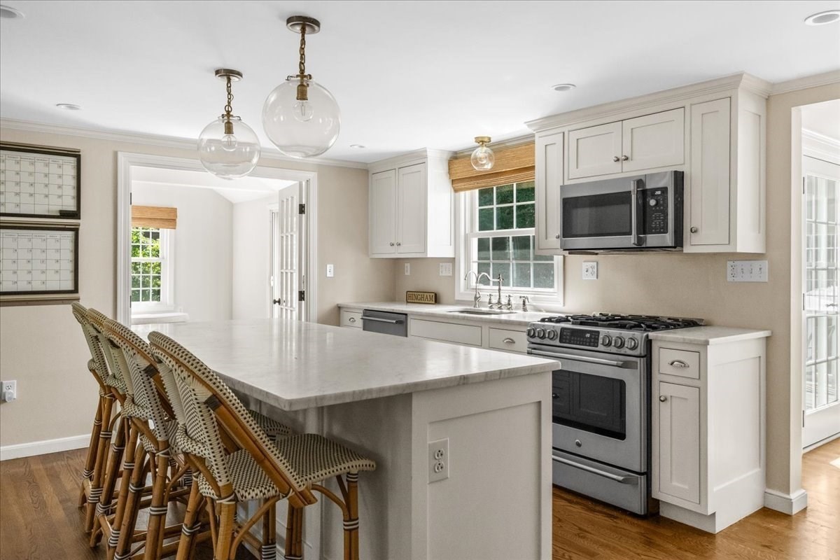 37 Stagecoach Road Hingham, MA 02043 - Photo 4 of 40 Gallery Image 4