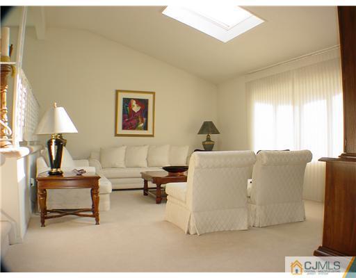 71 Overhill Road East Brunswick, NJ 08816 - Photo 2 of 10 Gallery Image 2