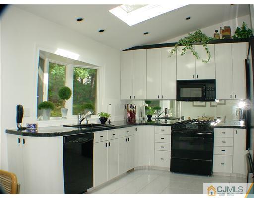 71 Overhill Road East Brunswick, NJ 08816 - Photo 4 of 10 Gallery Image 4