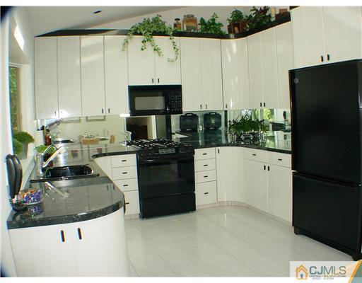 71 Overhill Road East Brunswick, NJ 08816 - Photo 6 of 10 Gallery Image 6