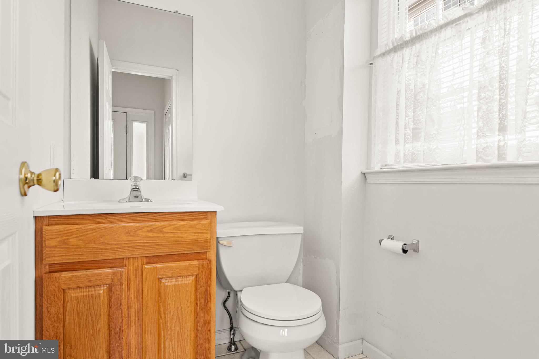 2136 Murray Street Philadelphia, PA 19115 - Photo 18 of 38 Main Level Powder Room