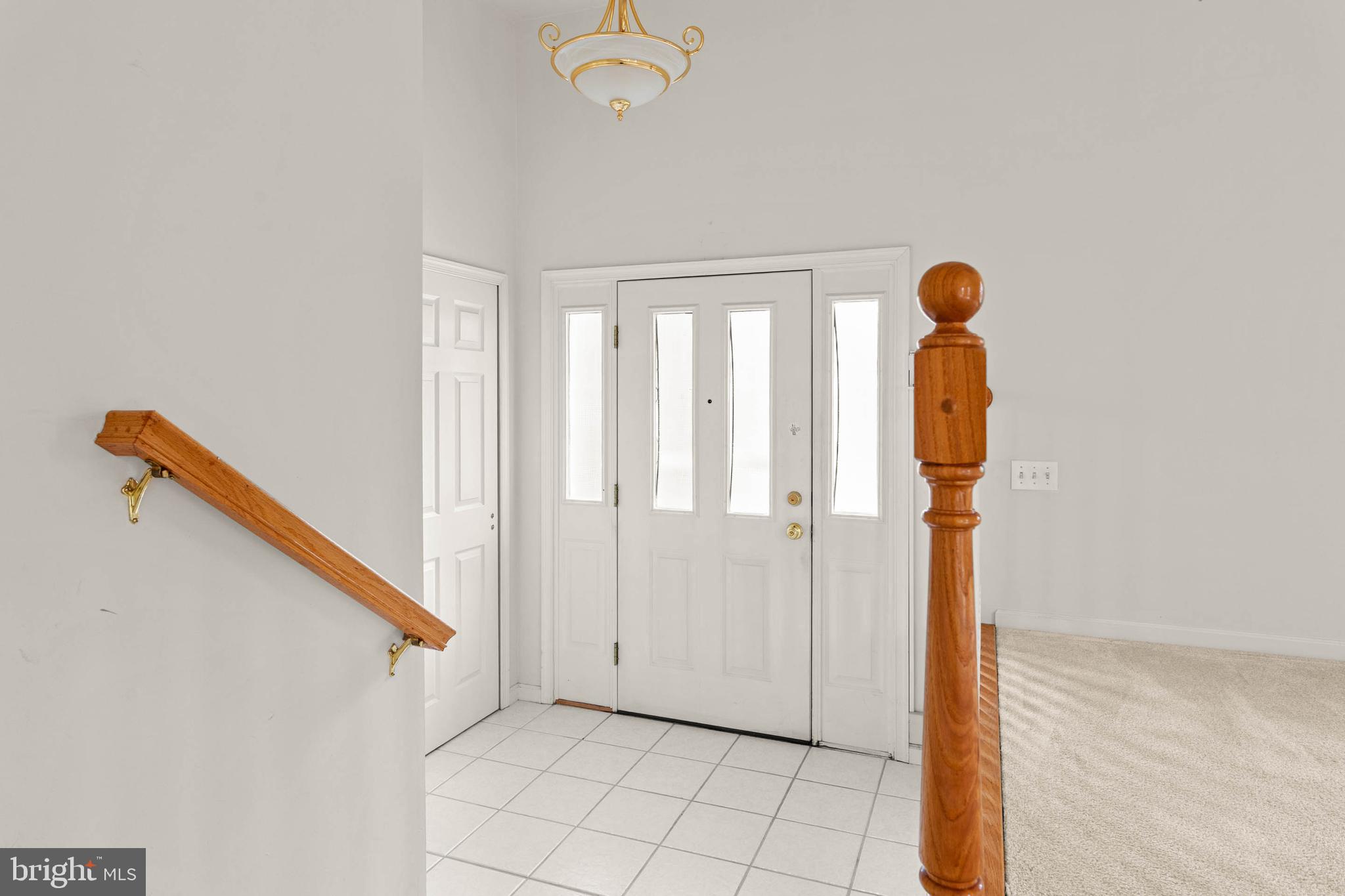 2136 Murray Street Philadelphia, PA 19115 - Photo 4 of 38 Foyer/Entryway