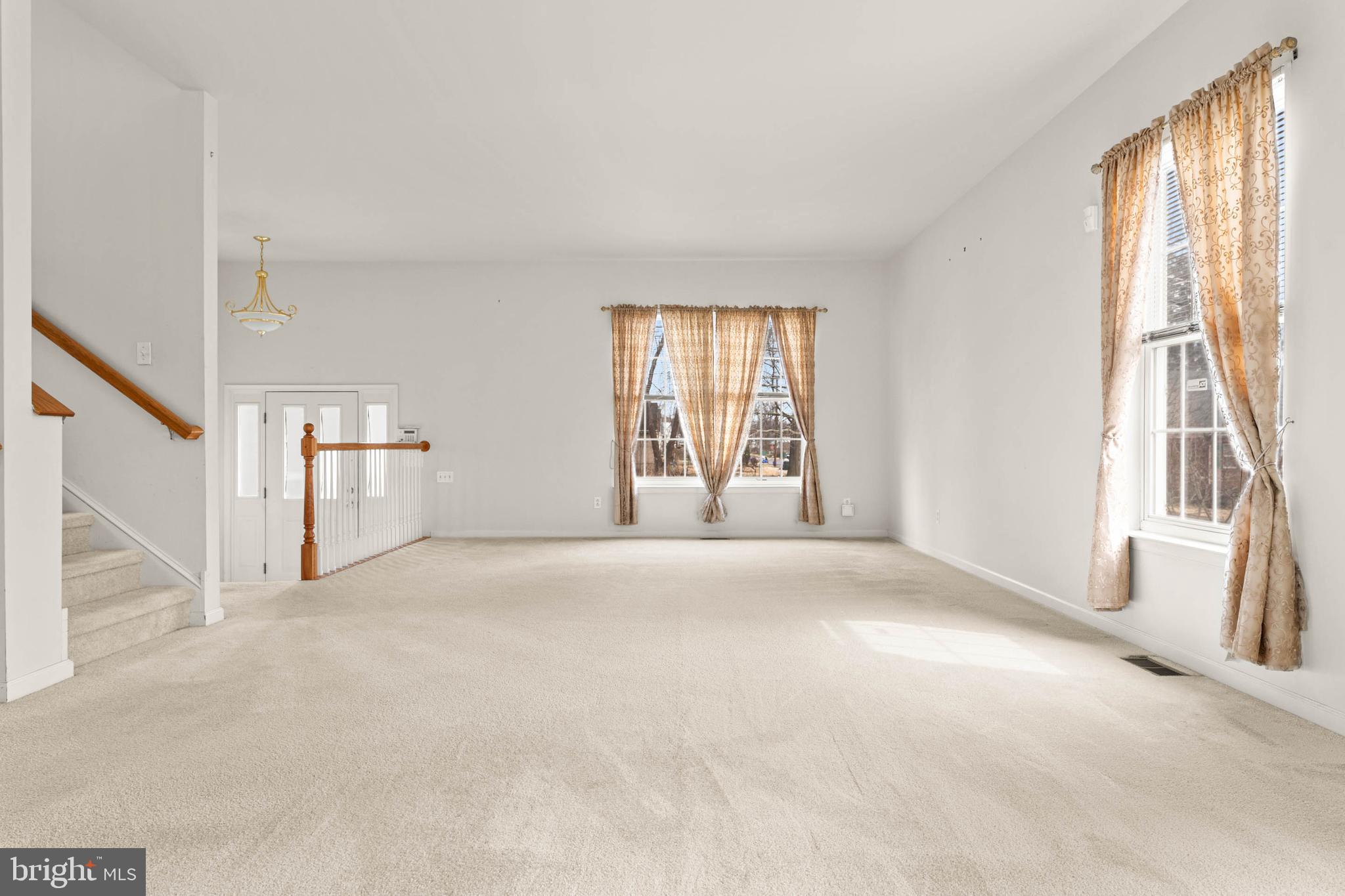 2136 Murray Street Philadelphia, PA 19115 - Photo 6 of 38 Living Room