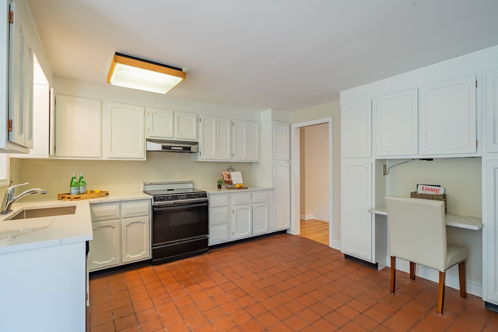 5 Clyde Place Lexington, MA 02420 - Photo 18 of 42 Gallery Image 18