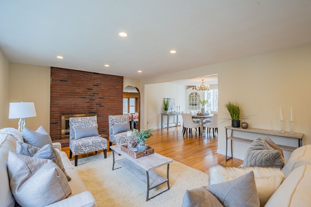 5 Clyde Place Lexington, MA 02420 - Photo 3 of 42 Gallery Image 3