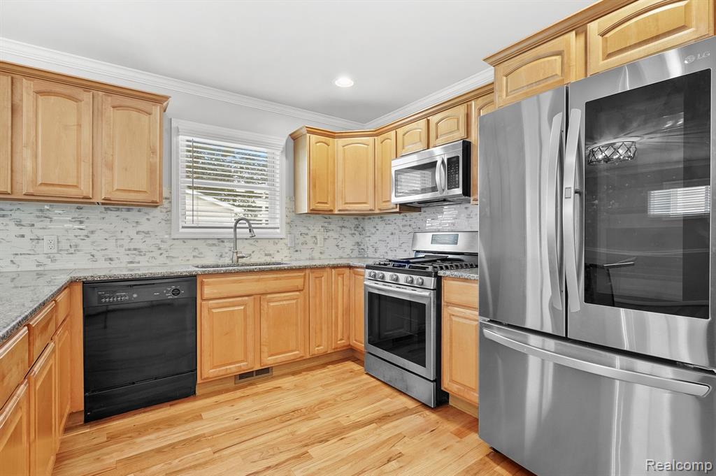 3324 Harvard Road Royal Oak, MI 48073 - Photo 7 of 25