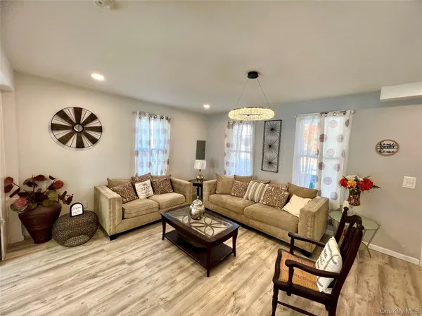 $3,100 | 126 West Main Street, Unit 1, Middletown, NY 10940