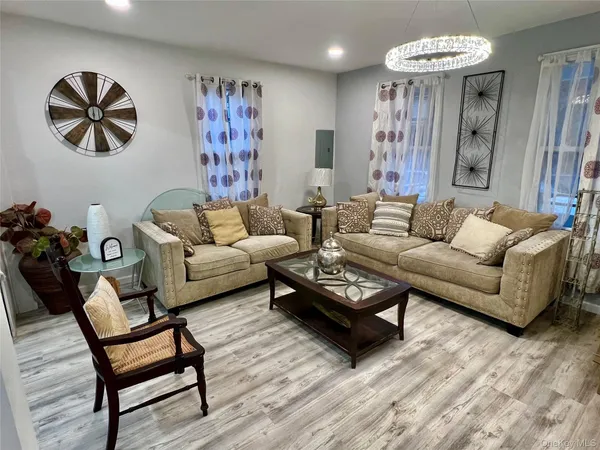 $3,100 | 126 West Main Street, Unit 1, Middletown, NY 10940